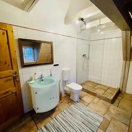 Zauberhaftes Vierbett-apartment Nahe Magdeburg Apartment *